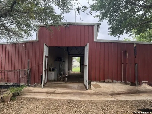 81 Stevens Rd Somerset, TX 78069